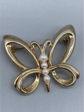 STUNNING VINTAGE GOLD TONE BUTTERFLY PEARL PIN BROOCH